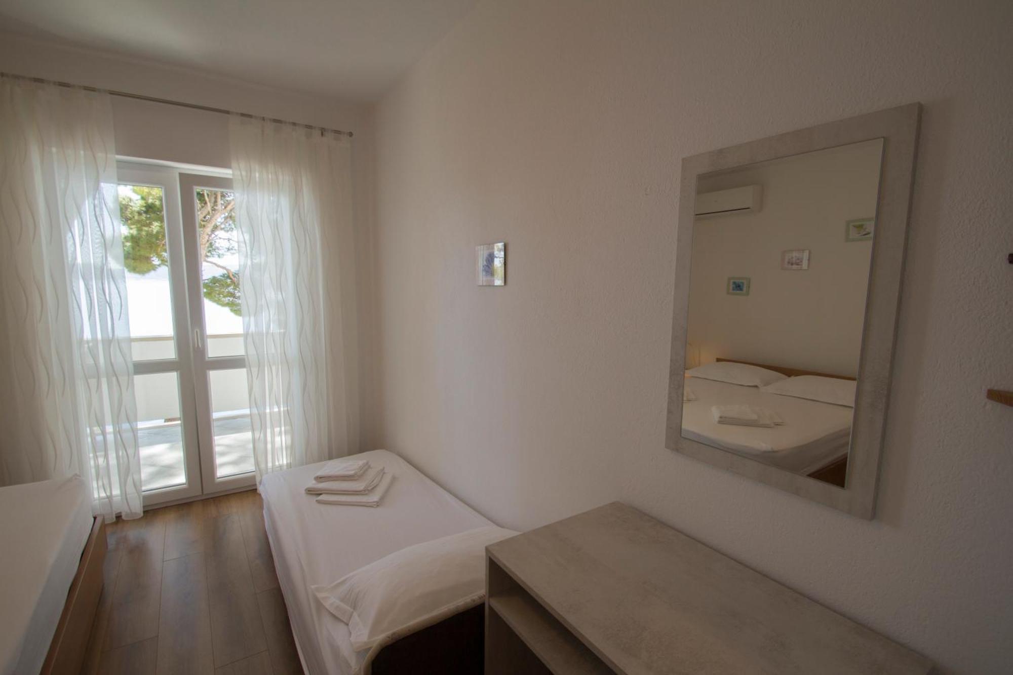Apartmani Josip Brela Exterior foto