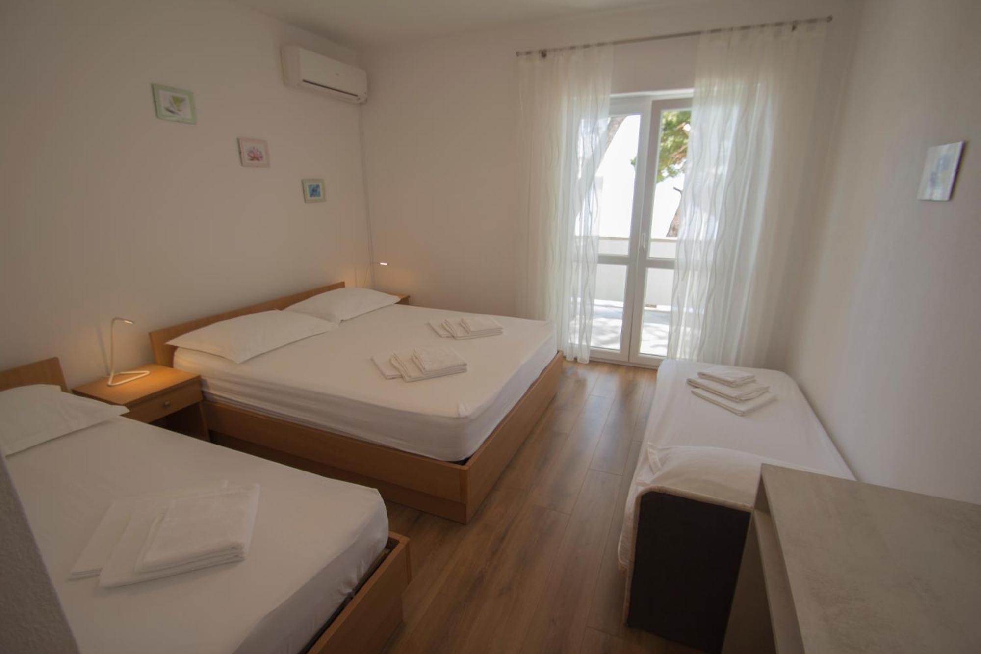 Apartmani Josip Brela Exterior foto