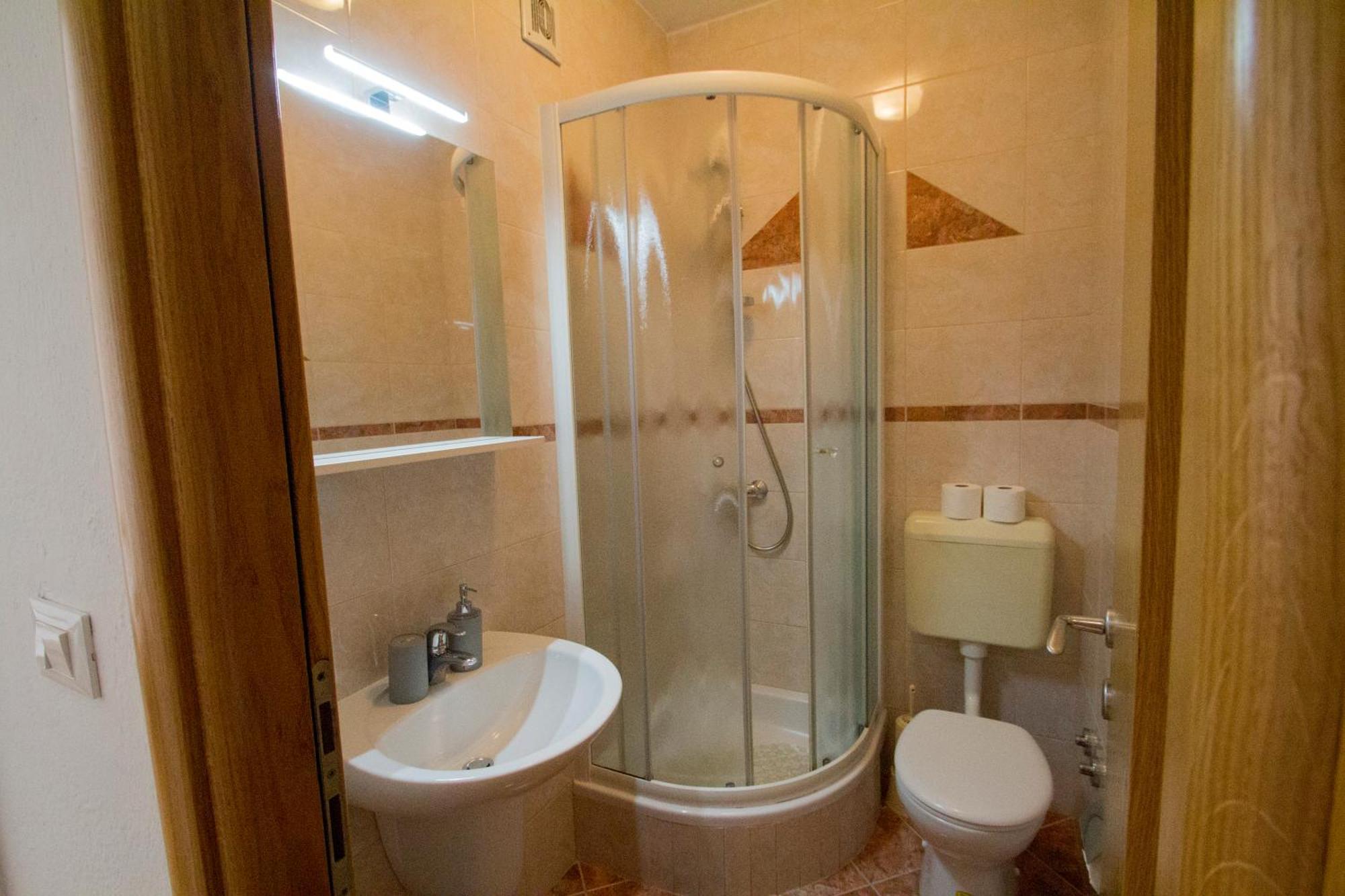 Apartmani Josip Brela Exterior foto